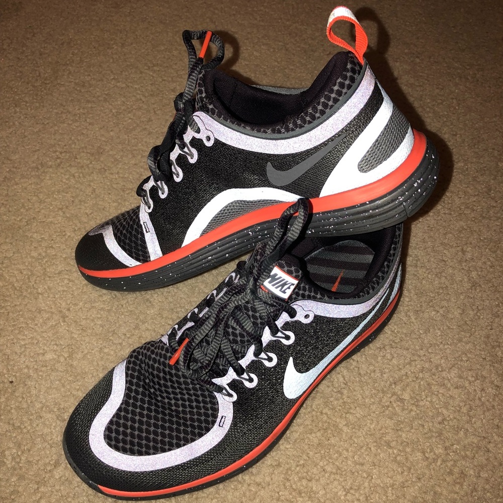 Nike shield distance 2 running shoes size 8